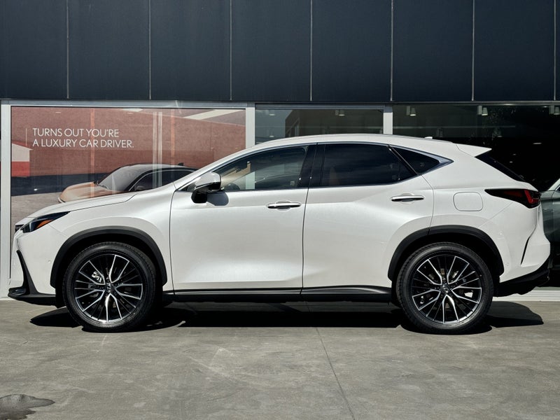 2025 Lexus NX 350h Limited 2.5L AWD Hybrid image 4