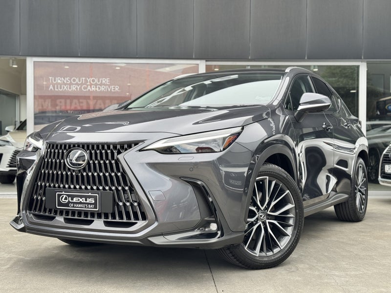 2025 Lexus NX 350h Limited 2.5L AWD Hybrid image 3