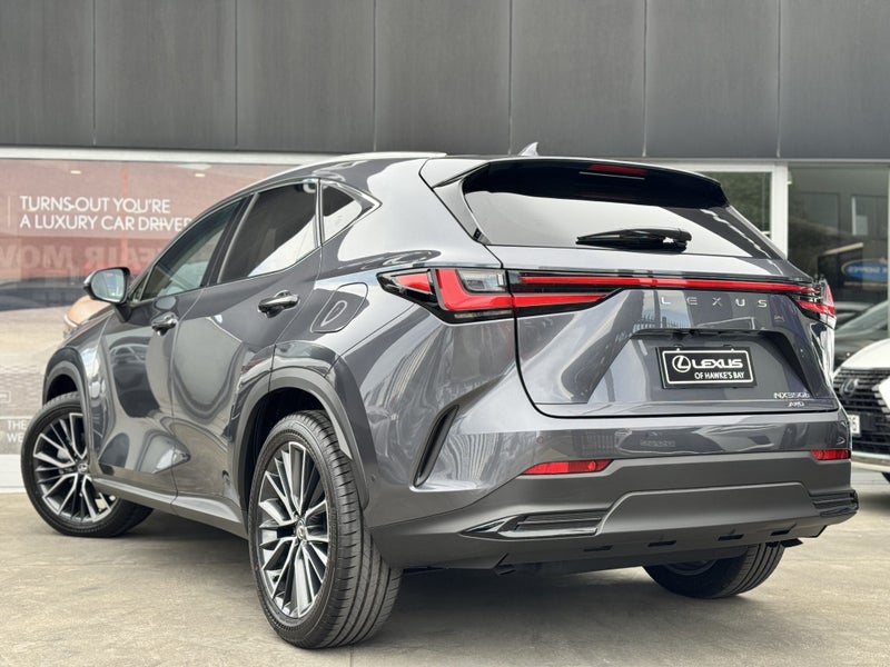 2025 Lexus NX 350h Limited 2.5L AWD Hybrid image 5