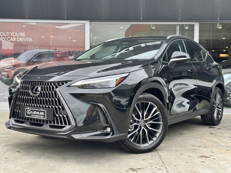 2025 Lexus NX 350h Limited 2.5L Hybrid AWD image 4