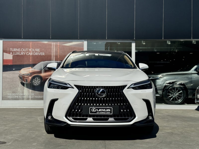 2025 Lexus NX 350h Limited 2.5L Hybrid AWD image 3