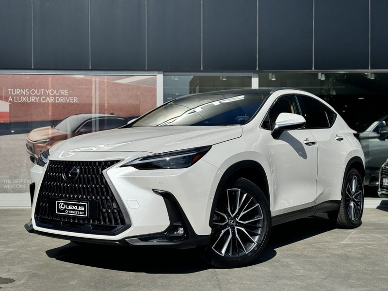 2025 Lexus NX 350h Limited 2.5L Hybrid AWD image 4