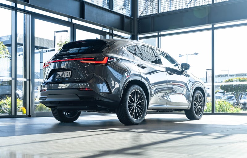 2025 Lexus NX 350h Limited 2.5L Hybrid Petrol 4... image 3