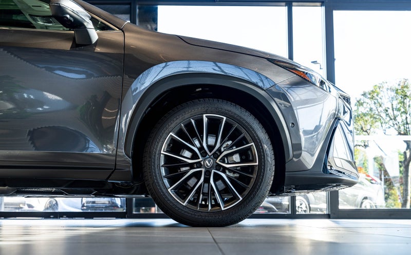 2025 Lexus NX 350h Limited 2.5L Hybrid Petrol 4... image 4