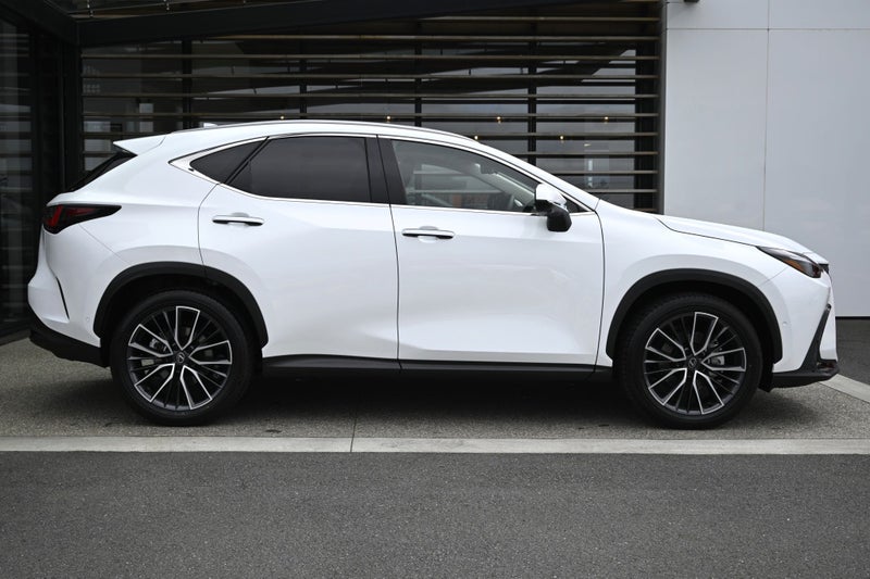 2025 Lexus NX 350h Limited 2.5P AWD Self-Chargi... image 2
