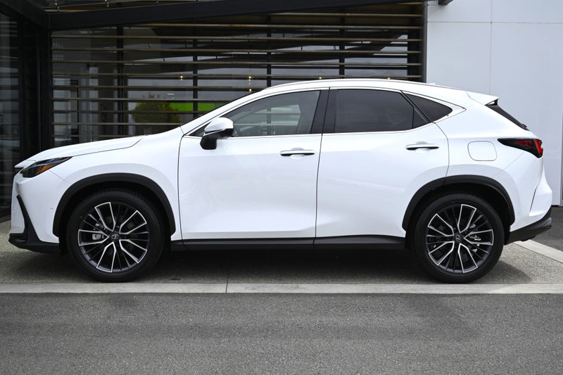 2025 Lexus NX 350h Limited 2.5P AWD Self-Chargi... image 4