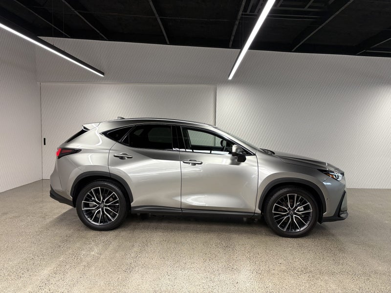 2025 Lexus NX 350h Limited 2.5P HEV ECVT AWD image 2