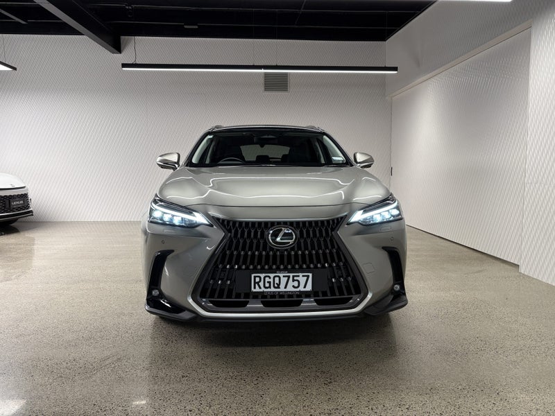 2025 Lexus NX 350h Limited 2.5P HEV ECVT AWD image 3