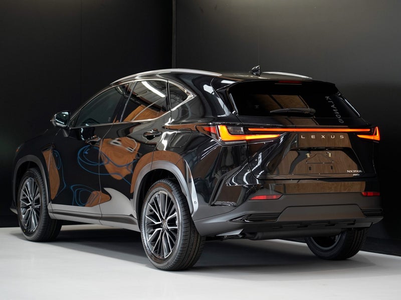 2025 Lexus NX 350h Limited 2.5P HEV ECVT AWD image 2