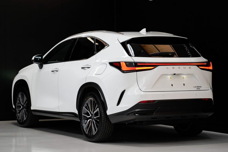 2025 Lexus NX 350h Limited 2.5P HEV ECVT AWD image 2