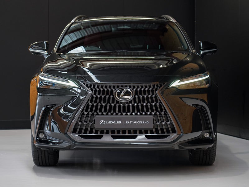 2025 Lexus NX 350h Limited 2.5P HEV ECVT AWD image 4