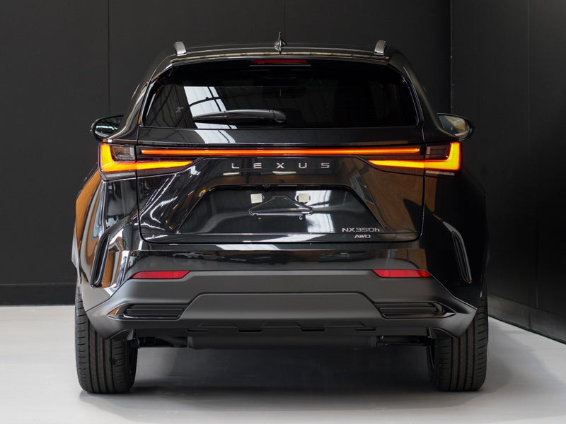 2025 Lexus NX 350h Limited 2.5P HEV ECVT AWD image 5