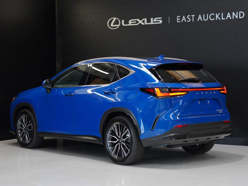 2025 Lexus NX 350h Limited 2.5P HEV ECVT AWD image 2