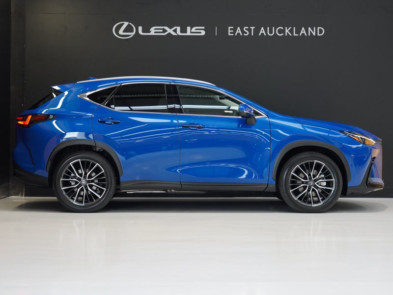 2025 Lexus NX 350h Limited 2.5P HEV ECVT AWD image 3