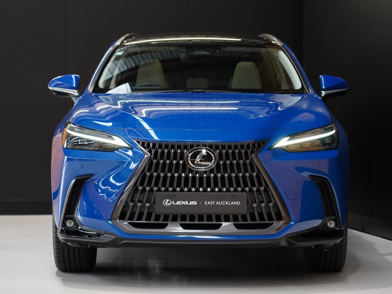 2025 Lexus NX 350h Limited 2.5P HEV ECVT AWD image 4