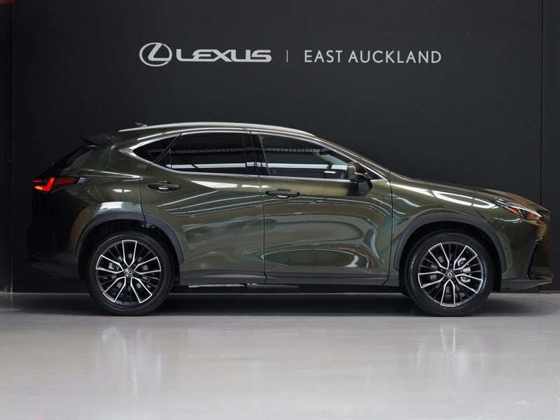 2025 Lexus NX 350h Limited 2.5P HEV ECVT AWD image 2