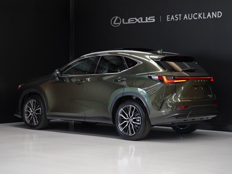 2025 Lexus NX 350h Limited 2.5P HEV ECVT AWD image 3
