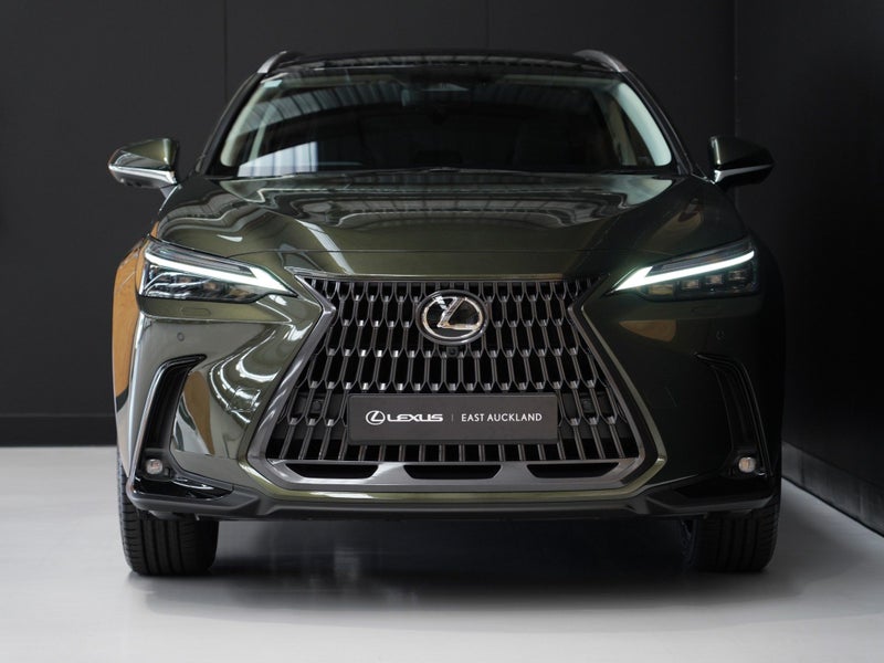 2025 Lexus NX 350h Limited 2.5P HEV ECVT AWD image 4