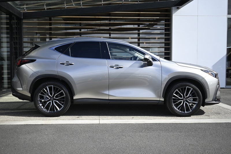 2025 Lexus NX 350h Limited 2.5P HEV ECVT AWD SU... image 2