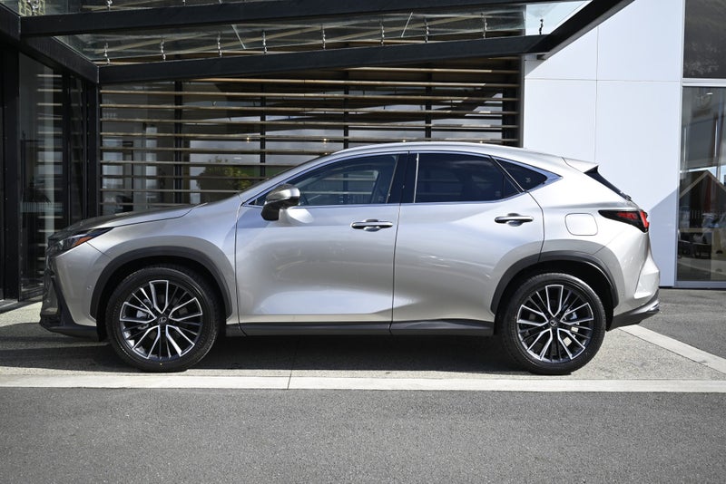 2025 Lexus NX 350h Limited 2.5P HEV ECVT AWD SU... image 4
