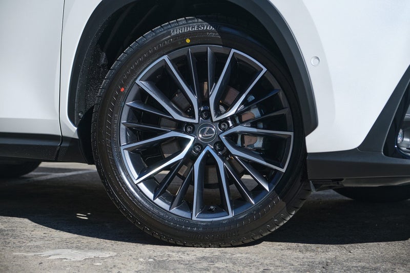 2025 Lexus NX 350h Limited 2.5P HEV ECVT AWD SU... image 4