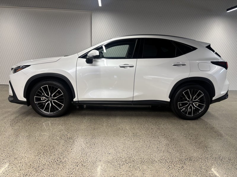 2025 Lexus NX 350h Limited 2.5P HEV ECVT AWD SU... image 3