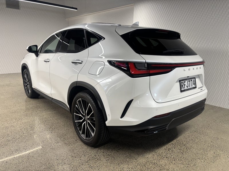 2025 Lexus NX 350h Limited 2.5P HEV ECVT AWD SU... image 4