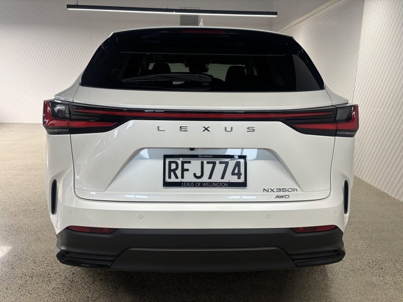 2025 Lexus NX 350h Limited 2.5P HEV ECVT AWD SU... image 5