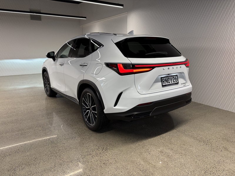 2025 Lexus NX 350h Limited 2.5P HEV ECVT AWD SU... image 5