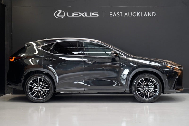 2025 Lexus NX 350h Limited 2.5P HEV ECVT AWD SU... image 5