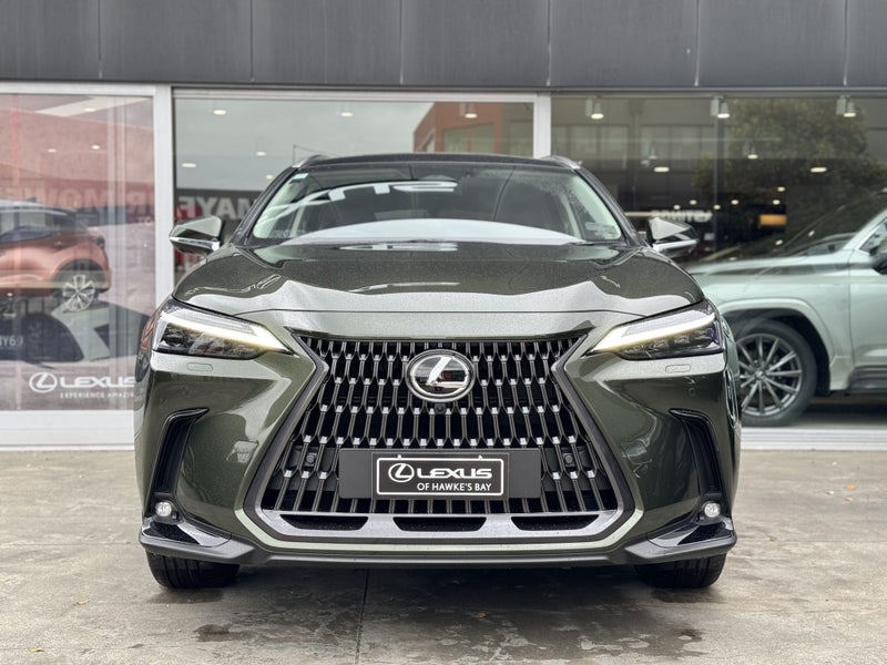 2025 Lexus NX 350h Limited 2.5Ph AWD image 2