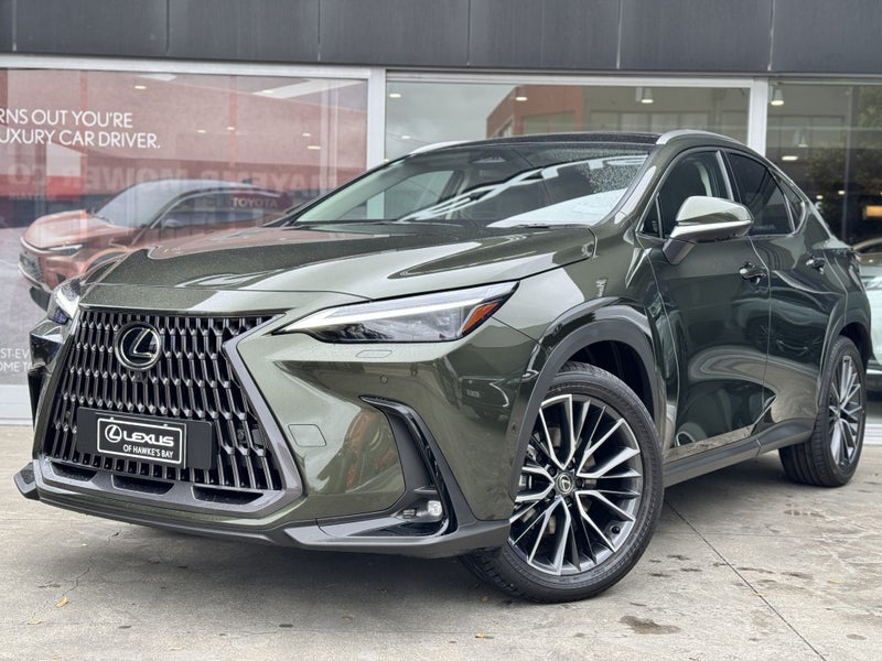 2025 Lexus NX 350h Limited 2.5Ph AWD image 3