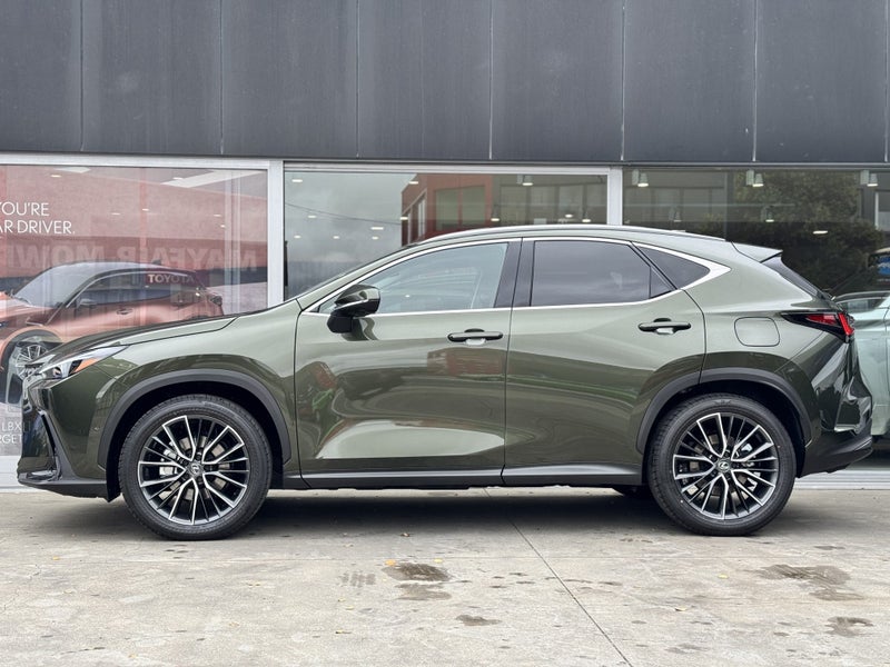 2025 Lexus NX 350h Limited 2.5Ph AWD image 4