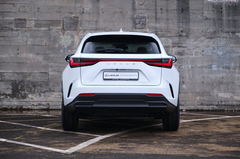 2025 Lexus NX 350h Limited image 5