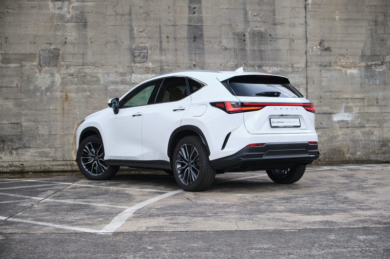 2025 Lexus NX 350h Limited image 4