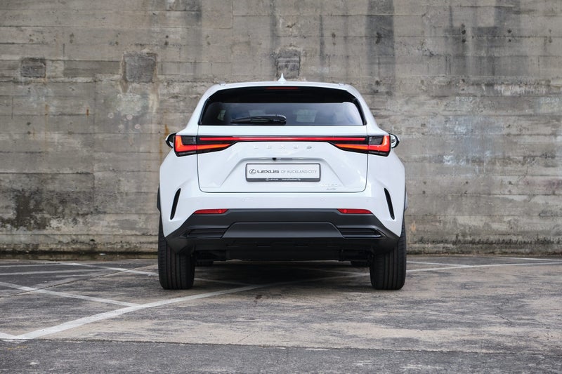 2025 Lexus NX 350h Limited image 5