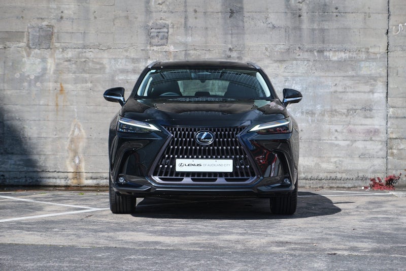 2025 Lexus NX 350h Limited AWD image 2