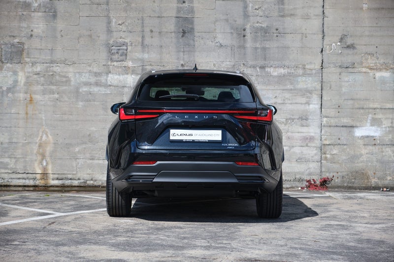 2025 Lexus NX 350h Limited AWD image 5
