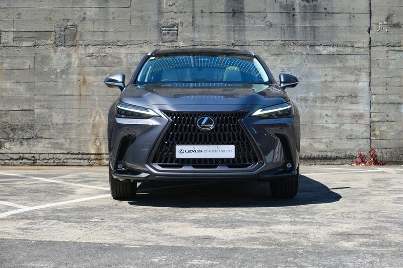 2025 Lexus NX 350h Limited AWD image 4