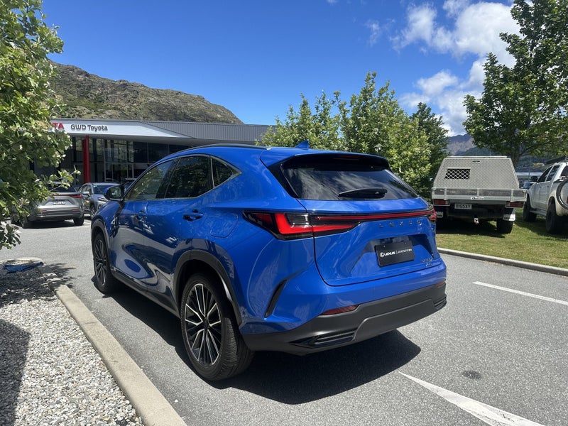 2025 Lexus NX 350h Limited AWD image 2