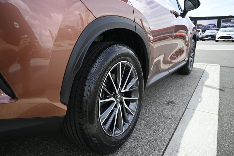 2025 Lexus NX 350h Premium 2.5L 179kW Hybrid FWD image 5