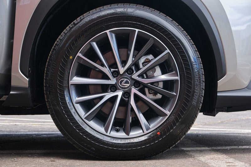 2025 Lexus NX 350h Premium image 5