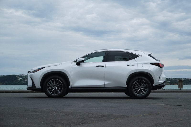 2025 Lexus NX 350h Premium image 3