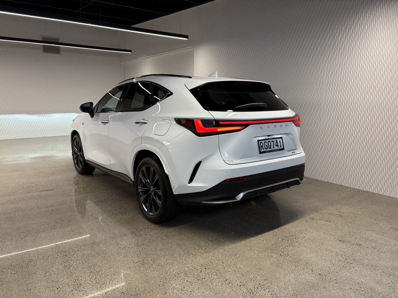 2025 Lexus NX 450h+ F Sport 2.5P PHEV ECVT AWD image 5