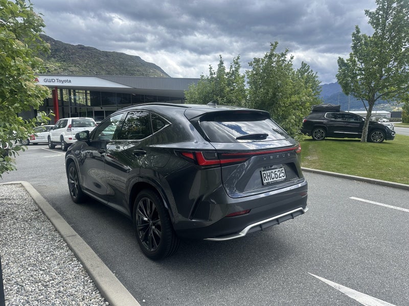 2025 Lexus NX 450h+ F Sport image 3