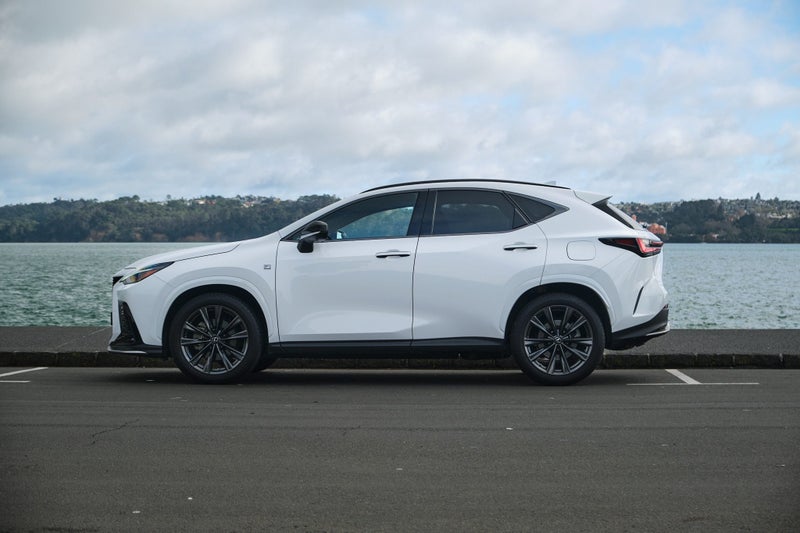 2025 Lexus NX 450h+ F Sport AWD image 4