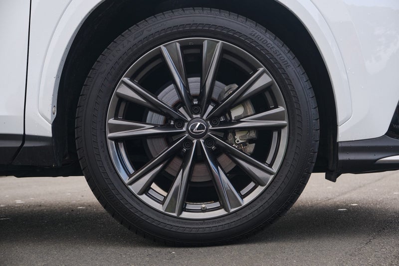 2025 Lexus NX 450h+ F Sport AWD image 5