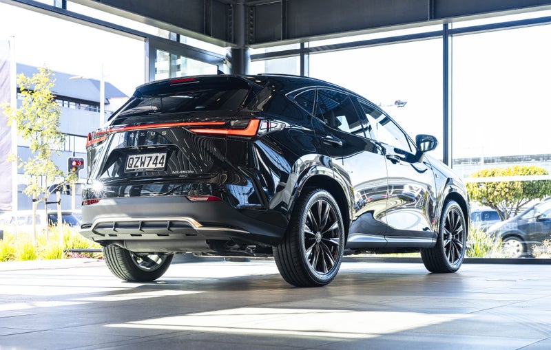 2025 Lexus NX 450h+ F Sport PHEV 2.5L Hybrid Pe... image 3