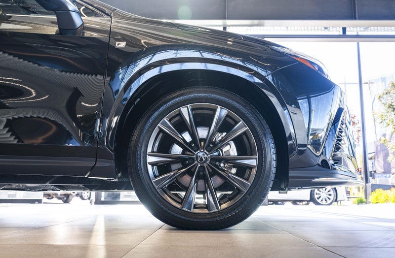 2025 Lexus NX 450h+ F Sport PHEV 2.5L Hybrid Pe... image 4