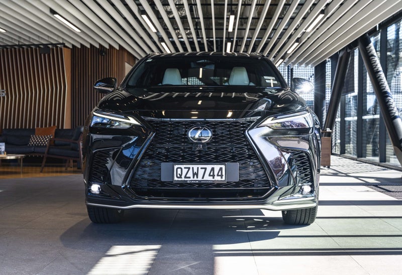 2025 Lexus NX 450h+ F Sport PHEV 2.5L Hybrid Pe... image 5